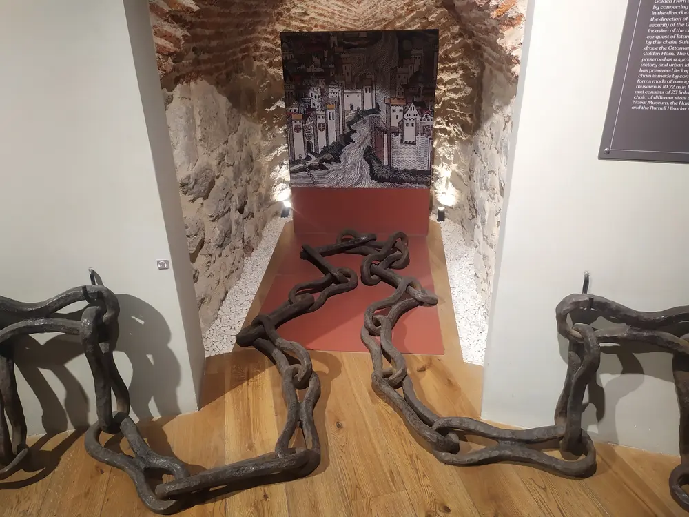 封锁金角湾的铁链